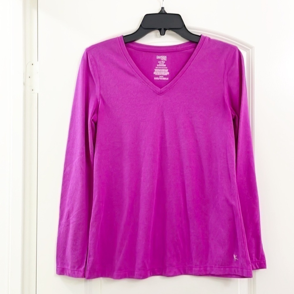 Danskin Now magenta long sleeve v-neck shirt